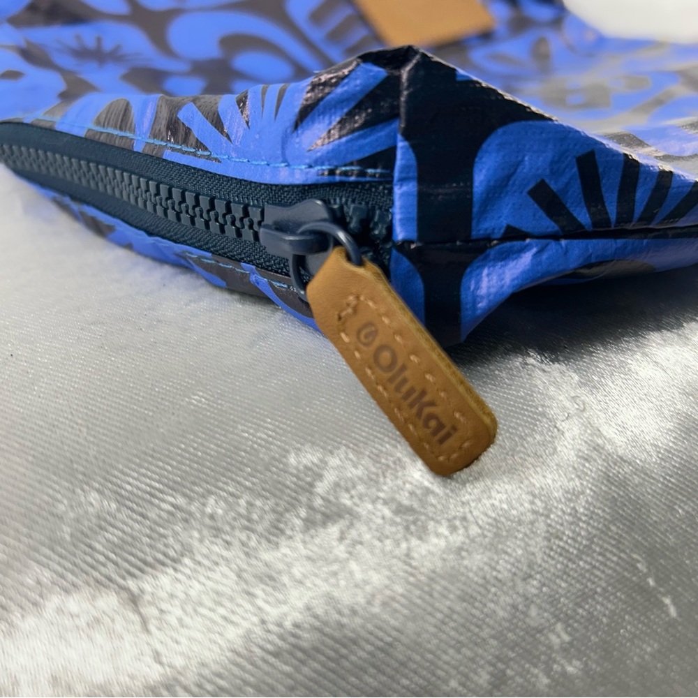 OluKai Travel Bag - Picture 6 of 7
